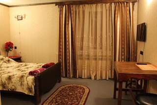 Гостиница Клен Сургут Двухместный номер с 1 кроватью и собственной ванной комнатой-9
