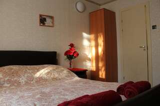 Гостиница Клен Сургут Двухместный номер с 1 кроватью и собственной ванной комнатой-2